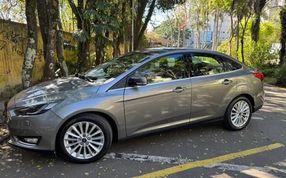 FORD FOCUS 2.0 TITANIUM PLUS 16V FLEX 4P POWERSHIFT FORD FOCUS 2.0 TITANIUM PLUS 16V FLEX 4P POWERSHIFT